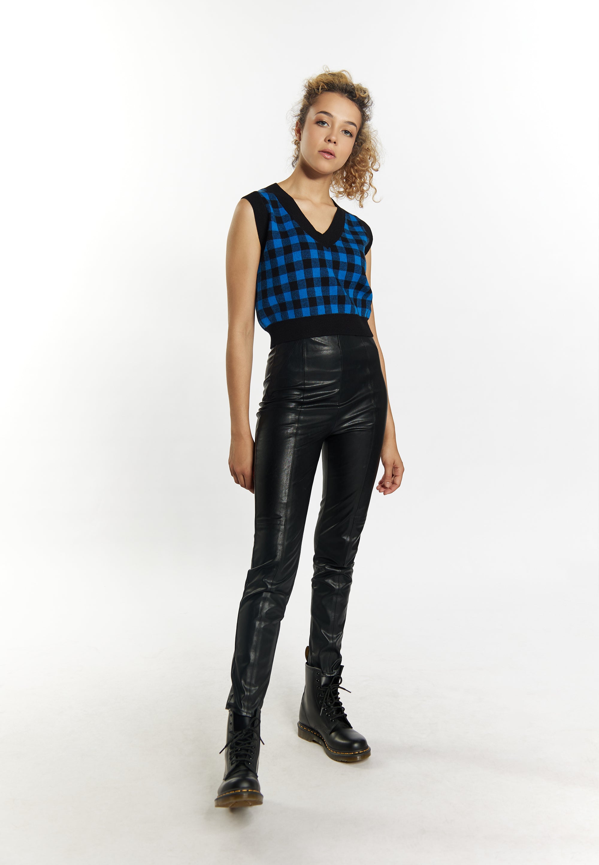 Schwarz Blau