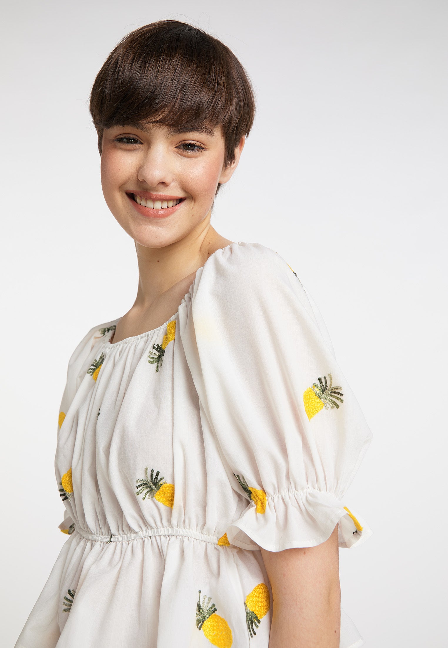 myMo Women's Embroidered Cropped Blouse