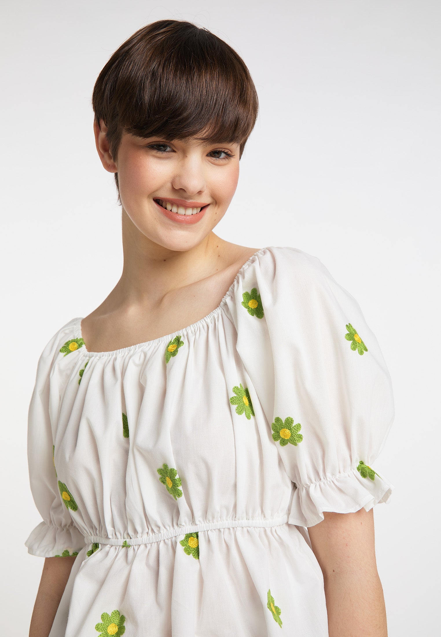 myMo Women's Embroidered Cropped Blouse